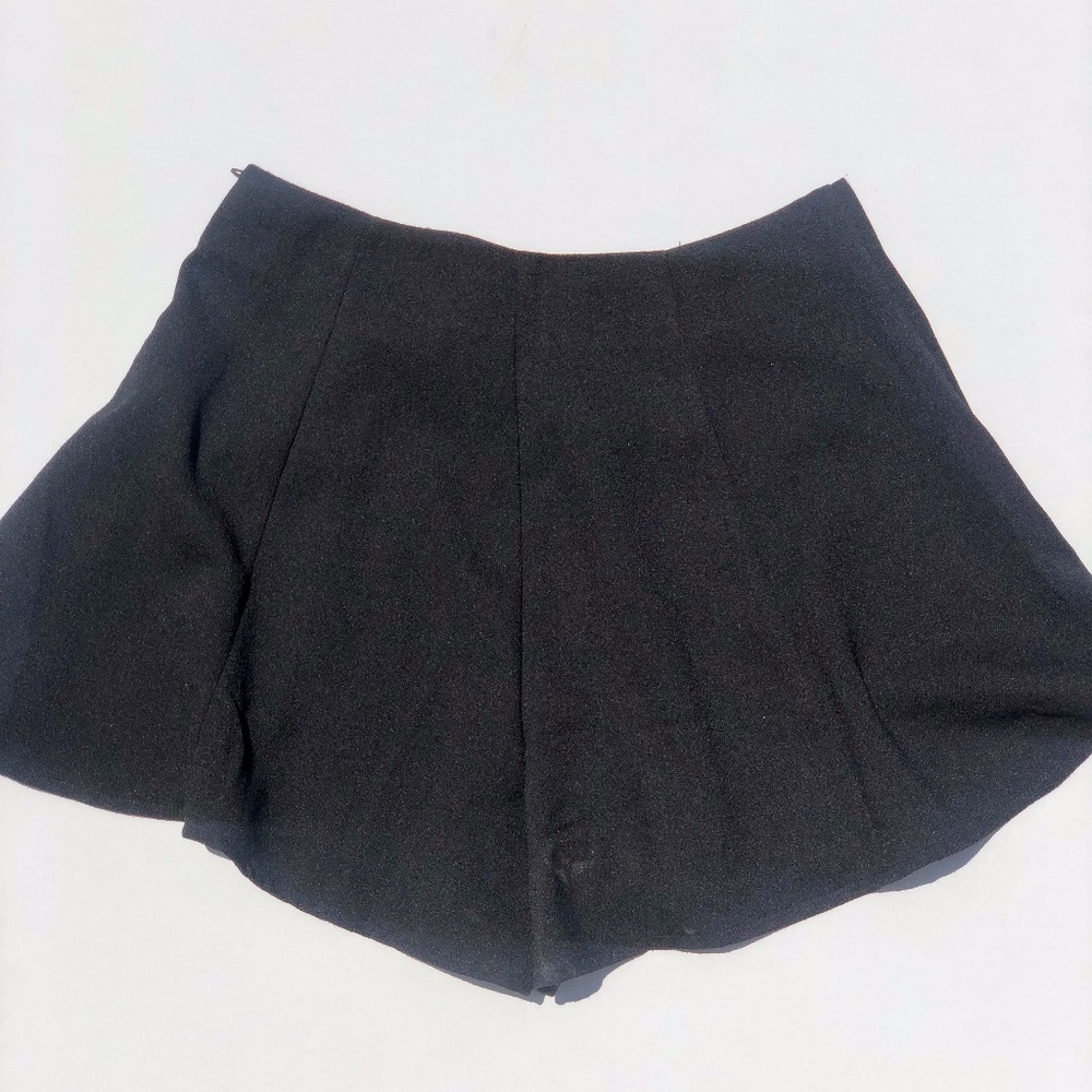 ITS A SKORT!